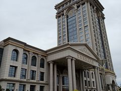 -乌兰湖畔草坪轻奢营地