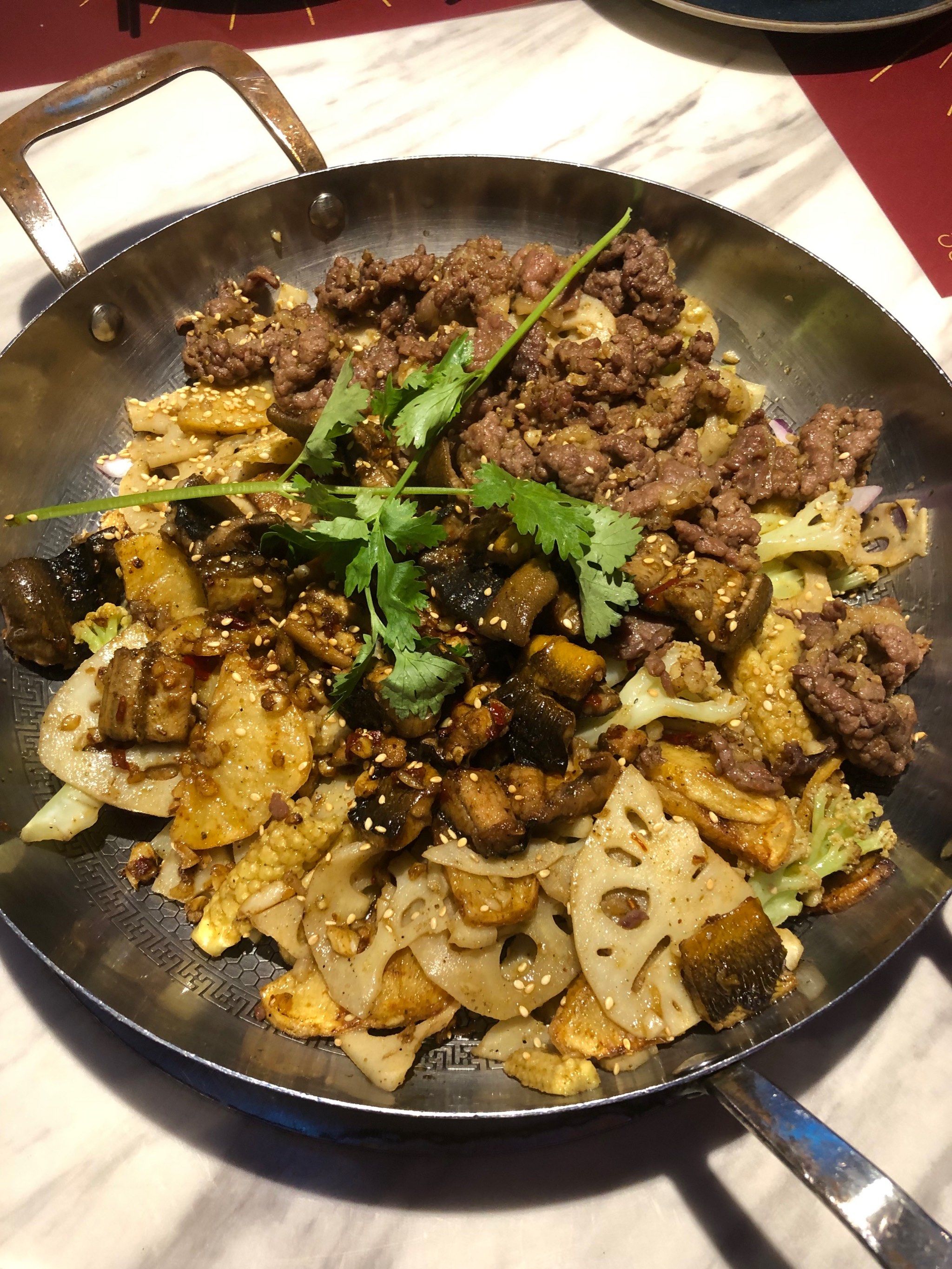 团购了双人套餐95点了干锅双拼!不太能吃辣选择了微微辣!