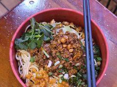 -爆炸头阿姨小四川正宗川味小吃(无任何分店)