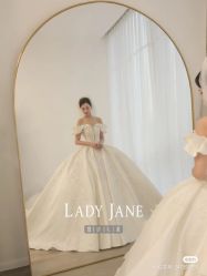 -Lady  Jane高端婚纱礼服馆