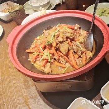 他们家新上的湘潭炒鸡肉质紧实入味，香辣过瘾