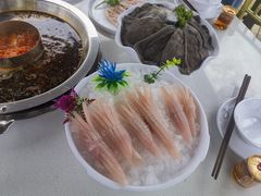 -茅草房·河畔园林火锅