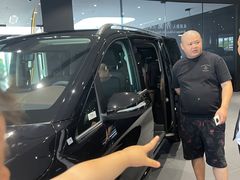 -奔驰上海利星(七宝店)