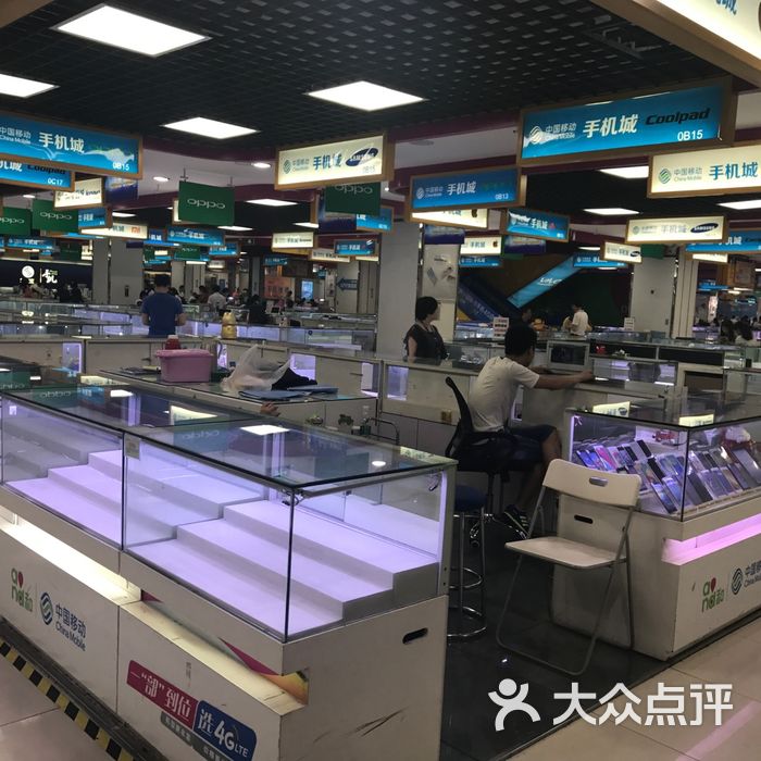 百脑汇无锡店东门