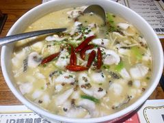 招牌酸菜鱼-爱啤精酿·民谣酒馆(滨江店)