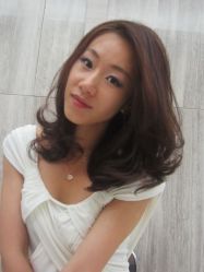 温柔大气的中发女孩-美秀造型