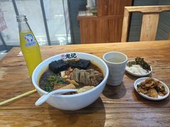 -湘人龙记老长沙米粉(鸟巢店)
