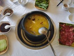-鲁朗纳麦石锅鸡庄园