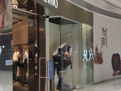 -URBAN REVIVO(济南领秀城贵和购物中心店)