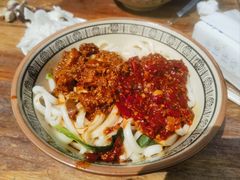 剁椒面+肉酱-美得太手工大刀拨面