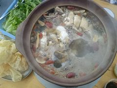 炭炉果鸡煲-威邵鸡煲(西华路总店)