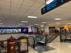 -班达拉奈克国际机场