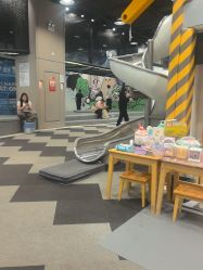 -MINI MARS 脚下的城市乐园·餐饮·派对(静安江宁店)