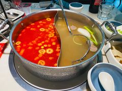 日光番茄牛骨鸳鸯锅底-左庭右院鲜牛肉火锅(浦江欢乐颂店)