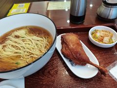 -百年老字号·观振兴蟹黄面·三虾面·苏式面(观前街富仁坊巷店)