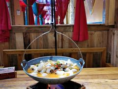 思茅酸汤鱼片-老滇山寨•云南特色菜•地方菜•民族风情歌舞表演(金碧店)