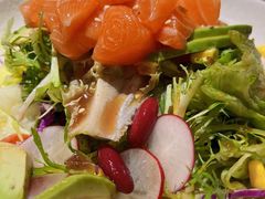 牛油果三文鱼沙拉-初居食屋日式料理(万象城购物中心店)