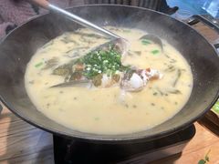 煎香酸菜半边鱼-渔悦潇湘·酸菜煮鱼(岳麓山店)