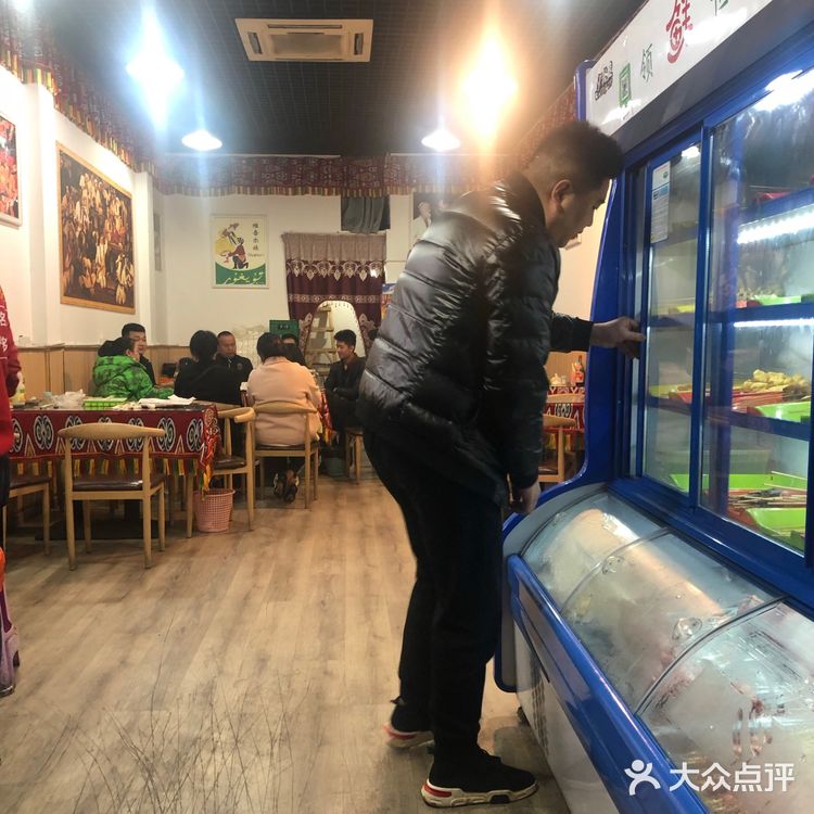 西区花园里的一家新疆烤羊肉，真心好吃