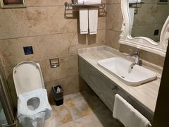 -柏纳酒店(百色市政府恒基广场店)