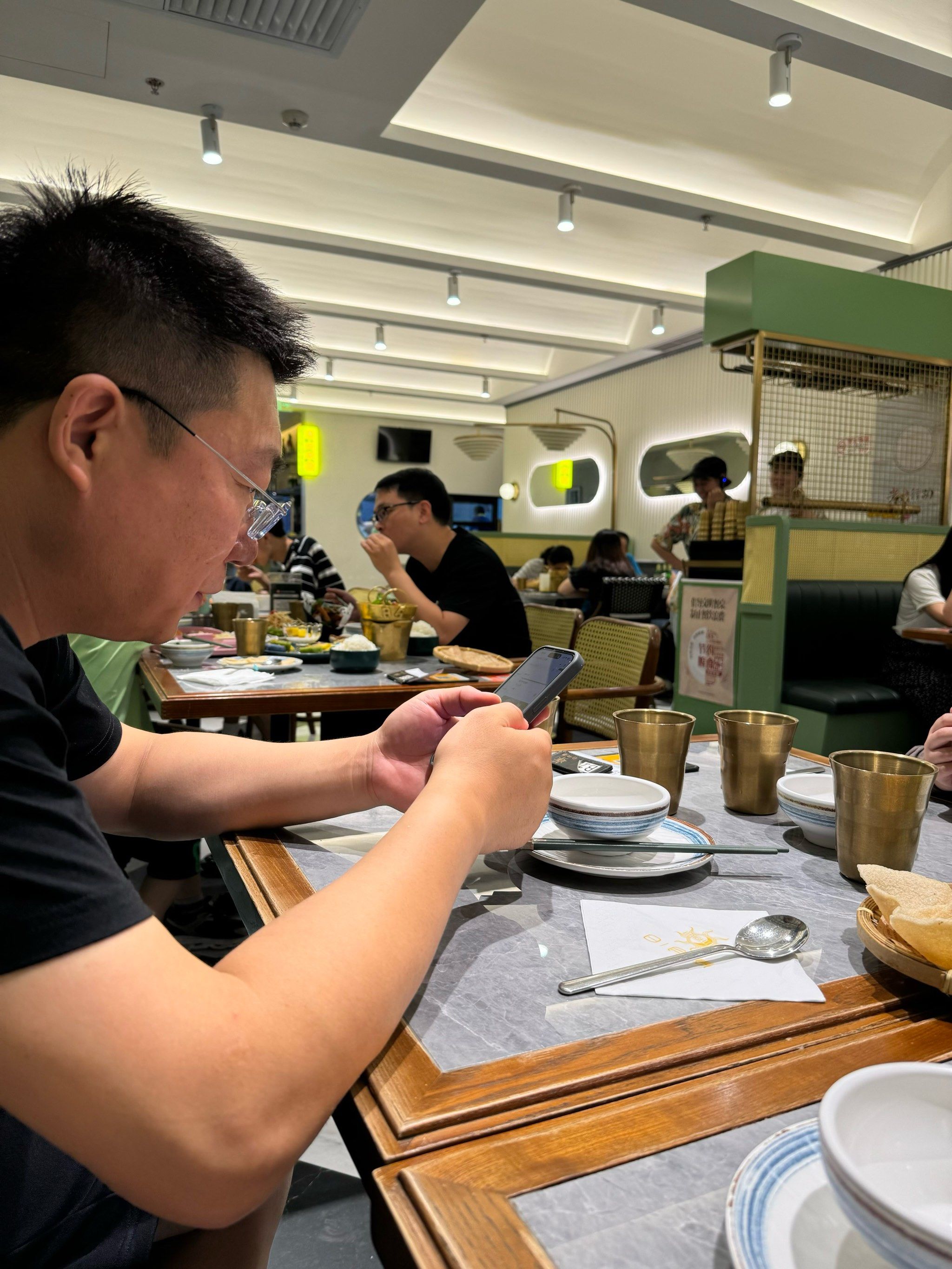 餐厅环境整洁,服务周到,让人满意,和家人
