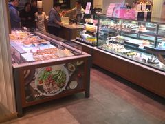 面包甜点陈列柜-巴黎贝甜(五月花广场店)