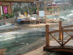 -红栌温泉山庄生态美食餐厅