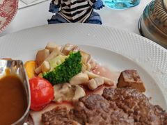 进口眼肉牛扒配红酒-莫斯科餐厅