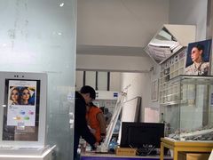 -诺柯视眼镜-蔡司依视路官方工厂店(淞南一店)