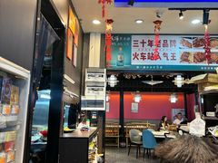 -老街烧烤大排档·地道湖北菜·龙虾馆(汉口火车站店)