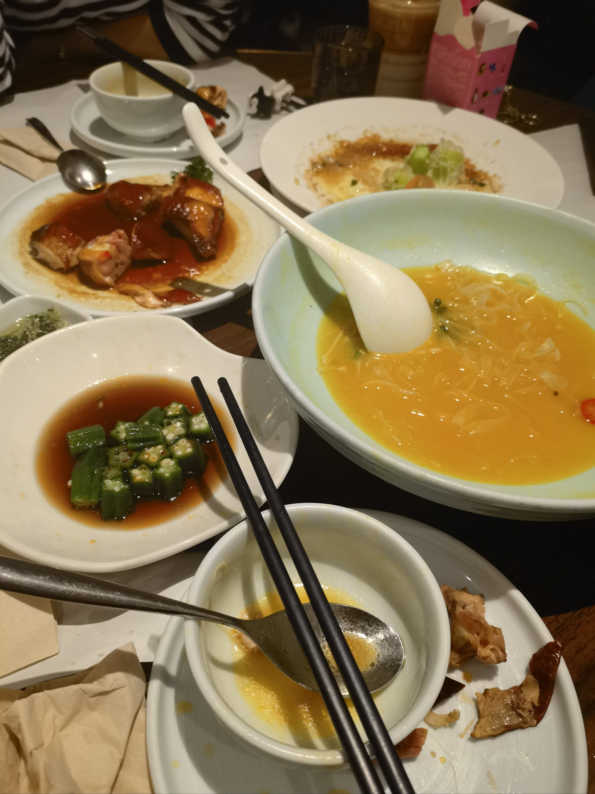 港丽餐厅的菜还是一如既往的好吃,菜品清爽