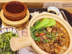 黑椒牛肉煲仔饭-煲仔皇腊味煲仔饭(经四万达店)