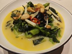 -八府香鸭·啫啫煲(华山路店)