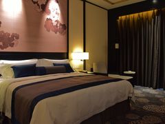 高级大床房-雅天大酒店·福贵坊中餐厅