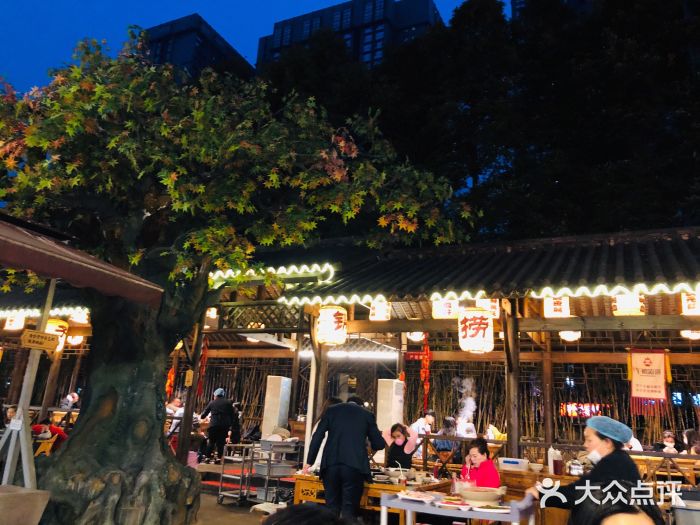 捞锅坝子老火锅(汽博中心店)大堂图片
