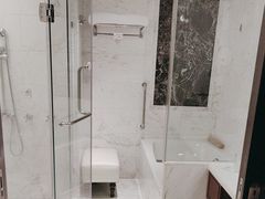 -深圳富苑皇冠假日套房酒店