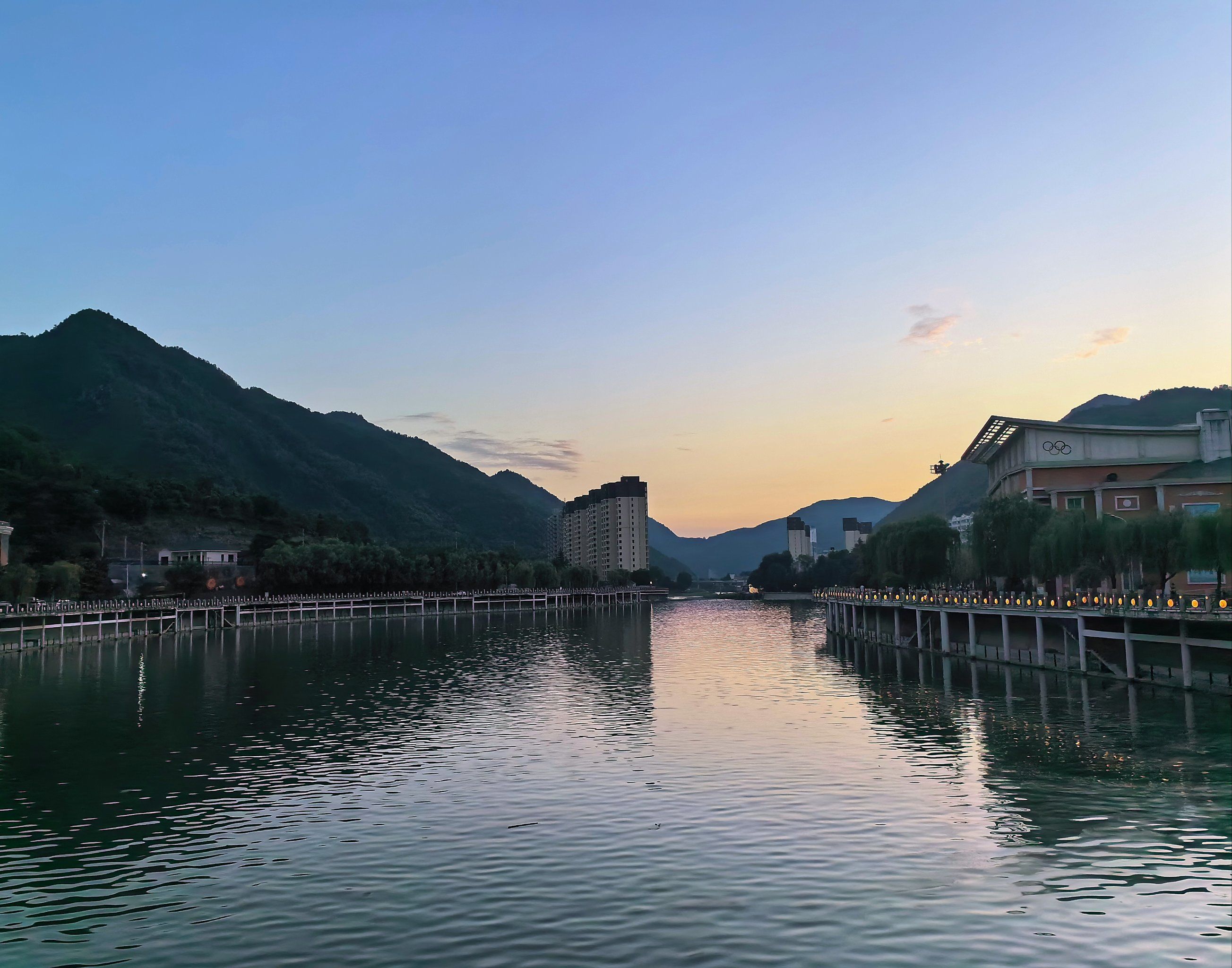 更多闲适,更多清凉——七彩凤县一日游