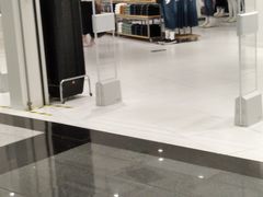 -优衣库(上海正大广场店)