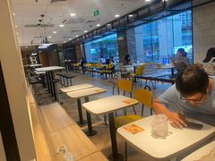 用餐区-麦当劳(世贸店)