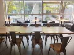 靠窗位-瑞幸咖啡(宝华国际广场店)