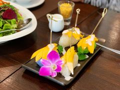 -Chom Cafe and Restaurant