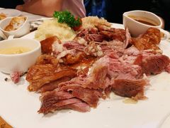 烤猪肘配酸菜土豆泥-兰特伯爵西餐厅·啤酒屋(方庄店)