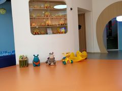 -小门牙好性格托育(北外滩中心)