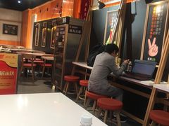 大堂-张亮麻辣烫(政民路店)