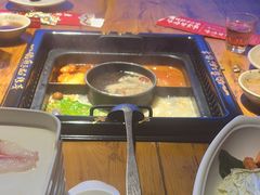 -老牌坊云南鱼豆花火锅(哈西万达店)