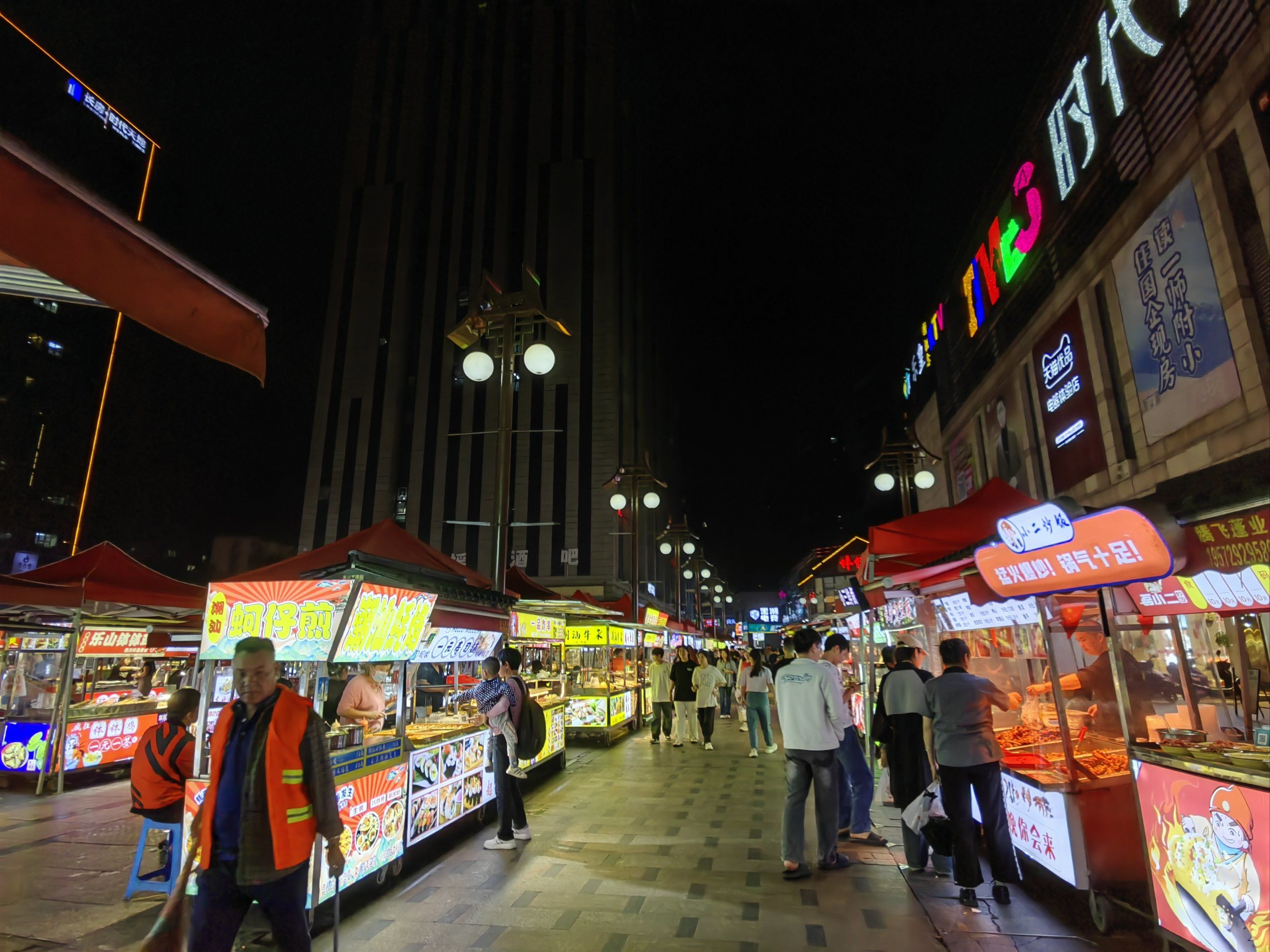 时代广场夜市!夏日好去处!