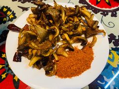 炸菌子-勺子米线·云南传统小吃市集(四方街店)