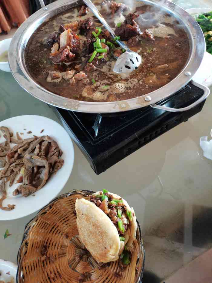 讲礼驴肉馆-"去吃过两回.第一次去没什么人感觉还好…….