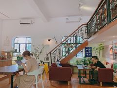 -彳亍咖啡·这里(水湾路店)