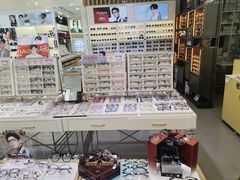 -美式眼镜·授权蔡司.依视路.尼康.豪雅.明月(人民广场店)